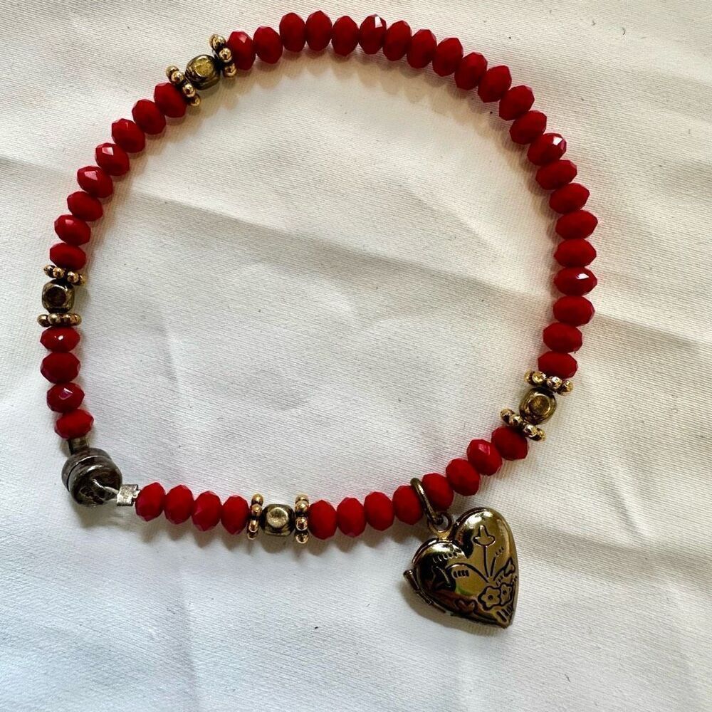 Red and gold tone heart locket beaded bracelet